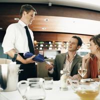 Otel ve restoran işletmeciliği: ne alınmalı ve eğitim kurumlarının bir listesi